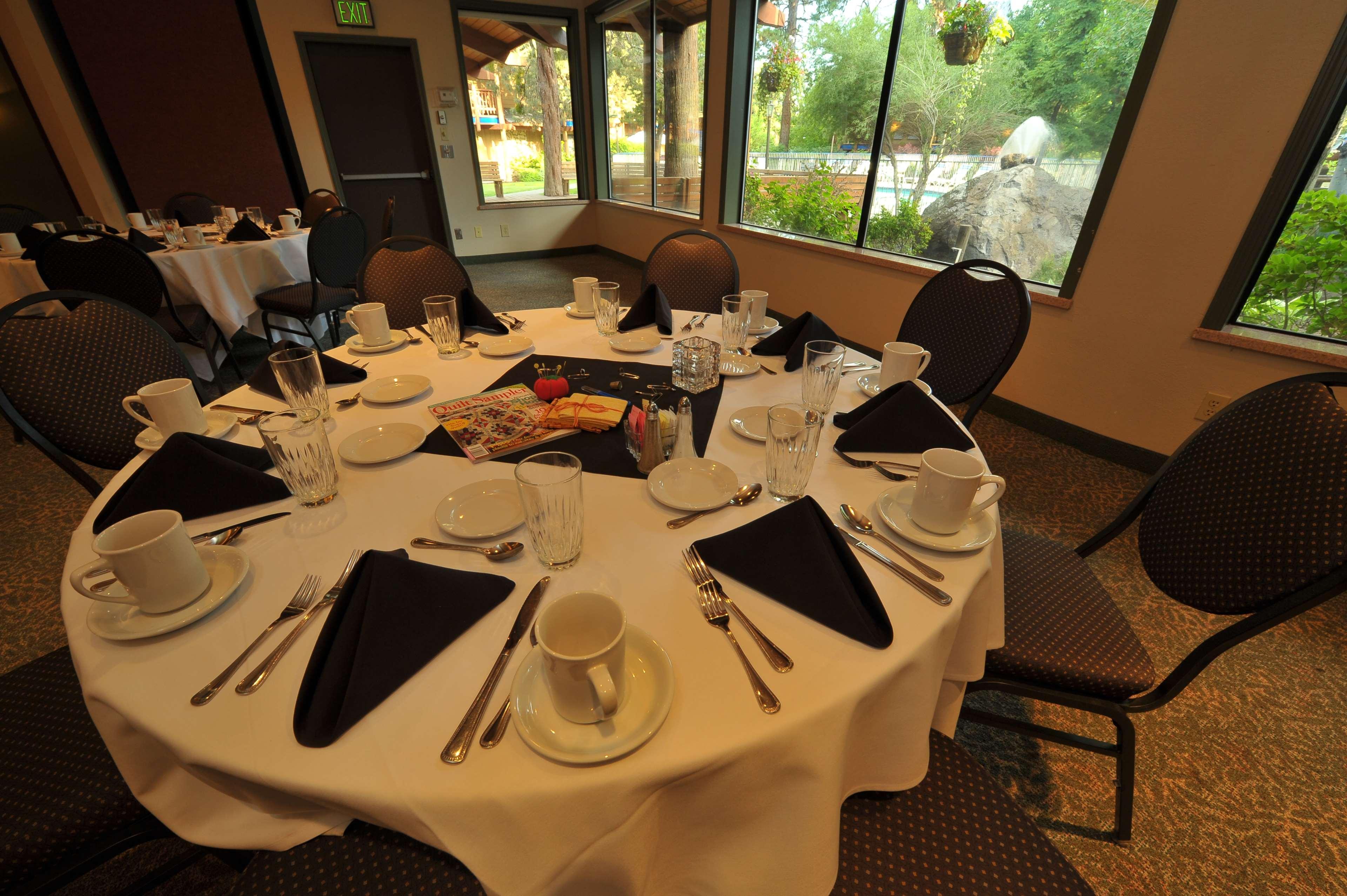 Shilo Inn Suites Hotel - Bend Restoran fotoğraf